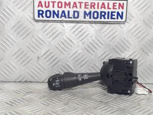 Gebruikte Pinker Schakelaar Renault Captur (2R) 1.5 Energy dCi 110 FAP Prijs € 39,00 Margeregeling aangeboden door Automaterialen Ronald Morien B.V.