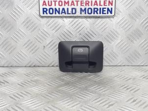 Gebruikte Handrem schakelaar Volvo XC60 I (DZ) 2.0 T5 16V Prijs € 20,00 Margeregeling aangeboden door Automaterialen Ronald Morien B.V.