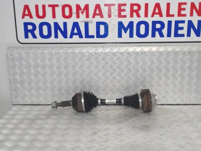 Gebruikte Aandrijfas links-voor Audi Q7 (4LB) 4.2 TDI V8 32V Tiptronic Prijs € 40,00 Margeregeling aangeboden door Automaterialen Ronald Morien B.V.