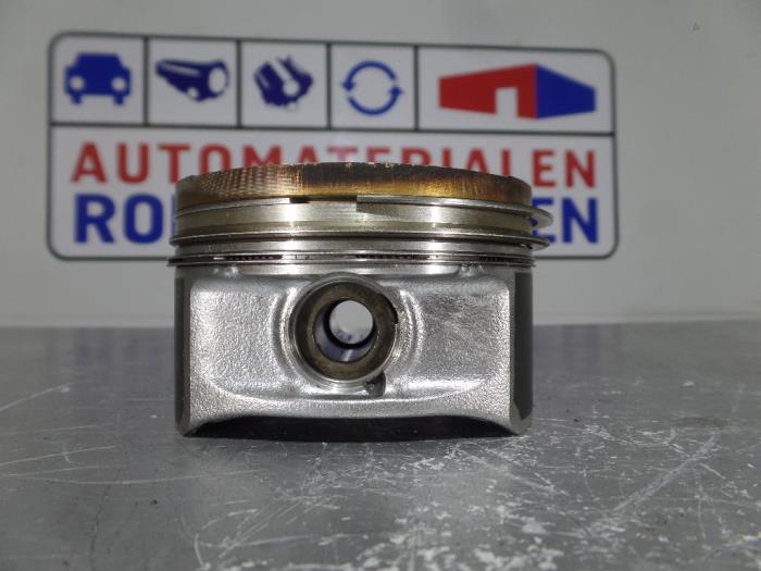 Gebruikte Zuiger Volkswagen New Beetle (9C1/9G1) 2.0 Prijs € 50,00 Margeregeling aangeboden door Automaterialen Ronald Morien B.V.