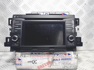 Gebruikte Radio CD Speler Mazda CX-5 (KE,GH) 2.2 SkyActiv-D 150 16V 2WD Prijs € 345,00 Margeregeling aangeboden door Automaterialen Ronald Morien B.V.