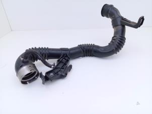 Gebruikte Intercooler Buis Nissan X-Trail (T32) 2.0 dCi All Mode Prijs € 95,00 Margeregeling aangeboden door Automaterialen Ronald Morien B.V.