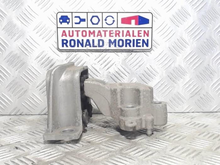 Gebruikte Motorsteun Renault Twingo II (CN) 1.2 16V Prijs € 39,00 Margeregeling aangeboden door Automaterialen Ronald Morien B.V.