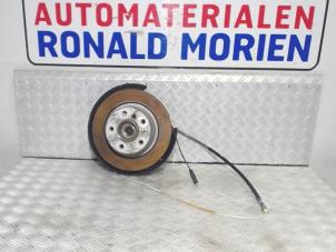 Gebruikte Asschenkel links-achter BMW 2 serie (F22) 218i 1.5 TwinPower Turbo 12V Prijs € 95,00 Margeregeling aangeboden door Automaterialen Ronald Morien B.V.