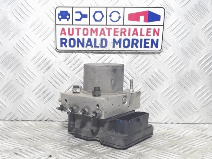 ABS Pomp van een Ford Transit 2.2 TDCi 16V RWD 2016