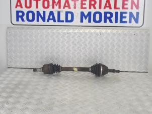 Gebruikte Aandrijfas links-voor Ford Focus 1 1.4 16V Prijs € 25,00 Margeregeling aangeboden door Automaterialen Ronald Morien B.V.