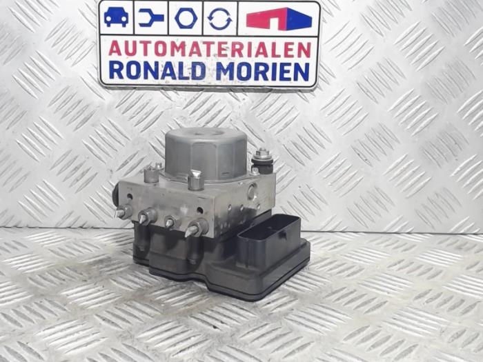 Gebruikte ABS Pomp Dacia Sandero II 1.0 Sce 12V Prijs € 195,00 Margeregeling aangeboden door Automaterialen Ronald Morien B.V.