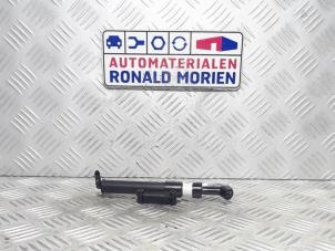 Gebruikte Koplamp Sproeier Volvo XC60 I (DZ) 2.4 D5 20V 220 AWD Prijs € 15,00 Margeregeling aangeboden door Automaterialen Ronald Morien B.V.