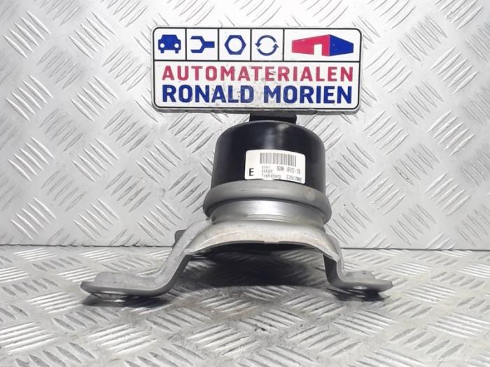Gebruikte Motorsteun Volvo XC60 I (DZ) 2.4 D5 20V 220 AWD Prijs € 39,00 Margeregeling aangeboden door Automaterialen Ronald Morien B.V.