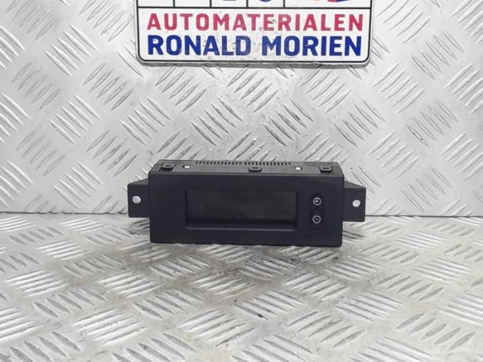 Gebruikte Display Interieur Opel Corsa C (F08/68) 1.2 16V Twin Port Prijs € 75,00 Margeregeling aangeboden door Automaterialen Ronald Morien B.V.