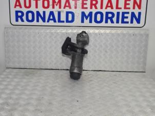 Gebruikte Oliefilterhuis Volkswagen Golf IV (1J1) 1.9 TDI Prijs € 65,00 Margeregeling aangeboden door Automaterialen Ronald Morien B.V.
