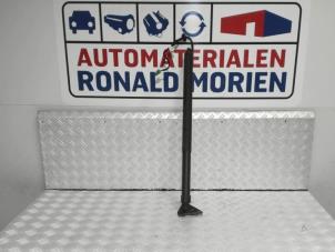 Gebruikte Kofferdekseldemper rechts-achter Opel Grandland/Grandland X 1.2 Turbo 12V Prijs € 195,00 Margeregeling aangeboden door Automaterialen Ronald Morien B.V.