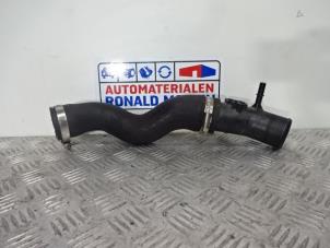 Gebruikte Intercooler Slang Ford Fiesta 6 (JA8) 1.0 EcoBoost 12V 100 Prijs € 49,00 Margeregeling aangeboden door Automaterialen Ronald Morien B.V.