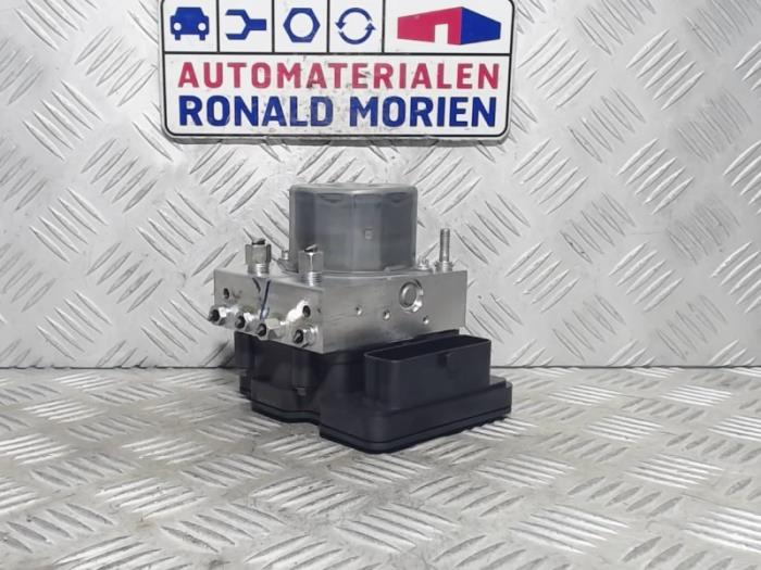 Gebruikte ABS Pomp Nissan Qashqai (J11) 1.3 DIG-T 140 16V Prijs € 195,00 Margeregeling aangeboden door Automaterialen Ronald Morien B.V.