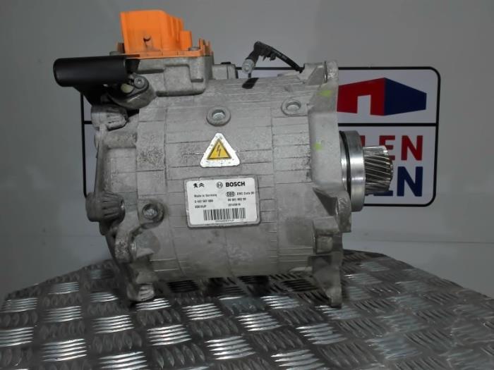 Hybride elektro motor van een Peugeot 3008 I (0U/HU) 2.0 HYbrid4 16V 2014
