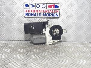 Gebruikte Motor electrisch raam Volkswagen Bora (1J2) 1.6 Prijs € 15,00 Margeregeling aangeboden door Automaterialen Ronald Morien B.V.