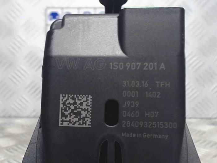 Sensor ACC (afstand) van een Volkswagen Up! (121) 1.0 12V 60 2016