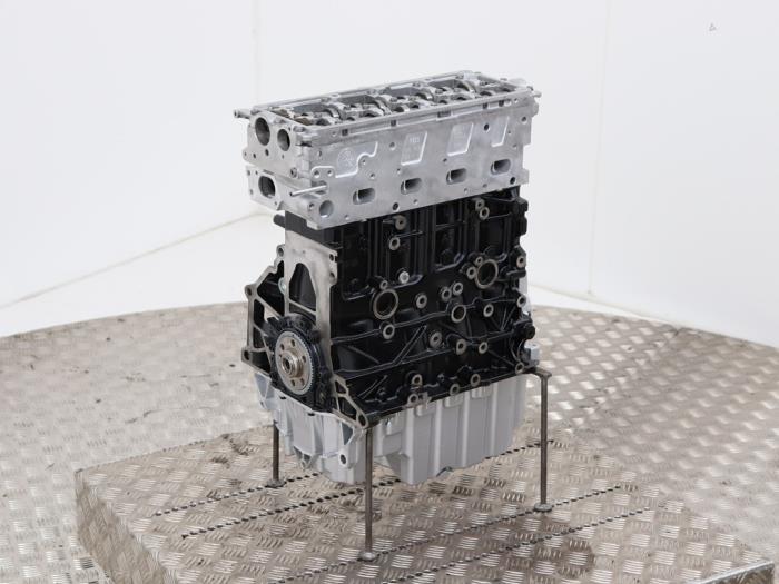 Motor van een Volkswagen Transporter T5 2.0 TDI DRF 2015