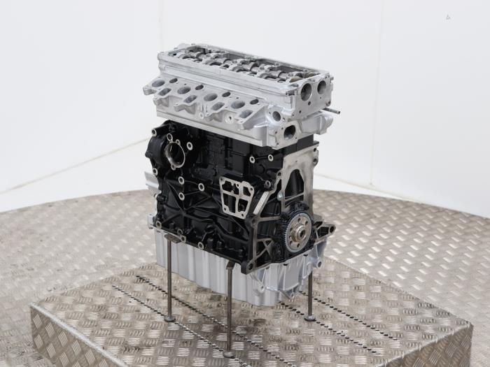 Motor van een Volkswagen Transporter T5 2.0 TDI DRF 2015