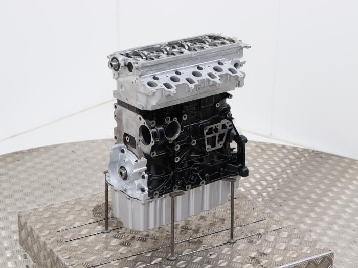 Motor van een Volkswagen Transporter T5 2.0 TDI DRF 2015