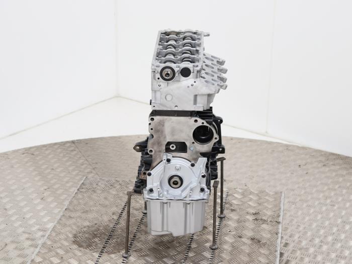 Motor van een Volkswagen Transporter T5 2.0 TDI DRF 2015