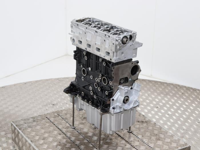 Motor van een Volkswagen Transporter T5 2.0 TDI DRF 2015