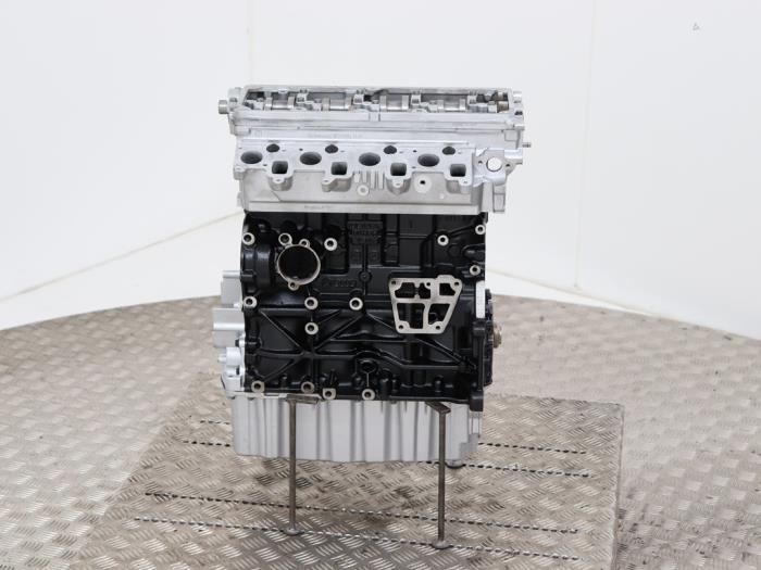 Motor van een Volkswagen Transporter T5 2.0 TDI DRF 2015