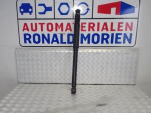 Gebruikte Schokdemper links-achter Dacia Duster (SR) Prijs € 39,00 Margeregeling aangeboden door Automaterialen Ronald Morien B.V.