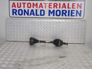 Gebruikte Aandrijfas links-voor Volkswagen Polo V (6R) 1.2 TDI 12V BlueMotion Prijs € 25,00 Margeregeling aangeboden door Automaterialen Ronald Morien B.V.