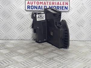 Gebruikte Deurslot Mechaniek 4Deurs links-achter Opel Astra K 1.4 Turbo 16V Prijs € 25,00 Margeregeling aangeboden door Automaterialen Ronald Morien B.V.