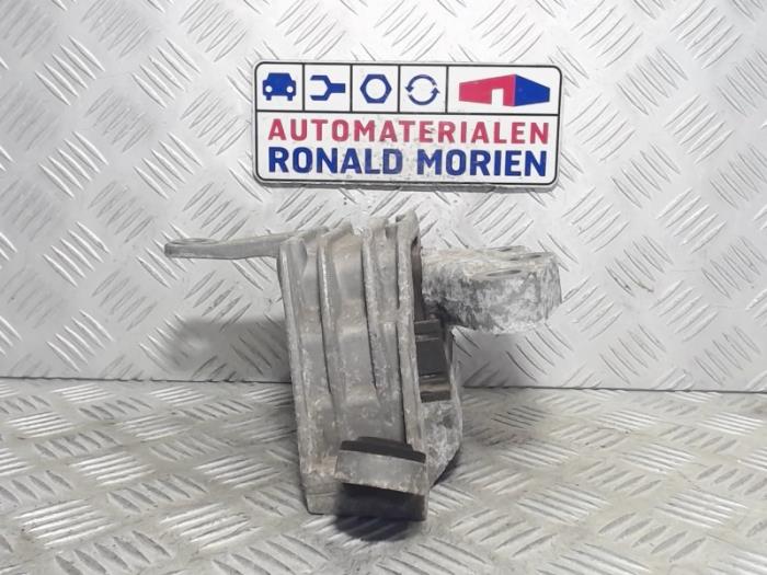 Gebruikte Motorsteun Opel Insignia Mk.I 2.0 CDTI 16V Prijs € 25,00 Margeregeling aangeboden door Automaterialen Ronald Morien B.V.