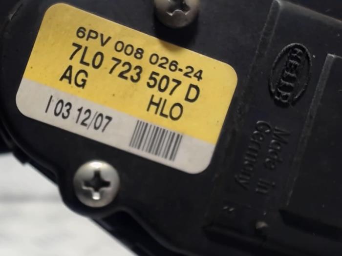 Gaspedaalpositie Sensor van een Audi Q7 (4LB) 3.0 TDI V6 24V 2007