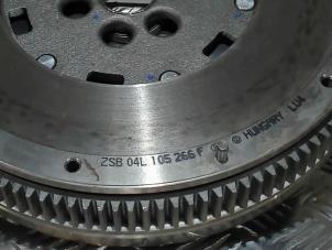 Gebruikte Dubbele massa vliegwiel Volkswagen Transporter/Caravelle T6 2.0 TDI 150 Prijs € 423,50 Inclusief btw aangeboden door Automaterialen Ronald Morien B.V.