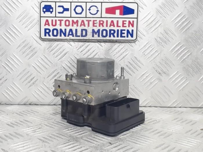 Gebruikte ABS Pomp Dacia Sandero II 1.0 TCe 100 12V Prijs € 195,00 Margeregeling aangeboden door Automaterialen Ronald Morien B.V.