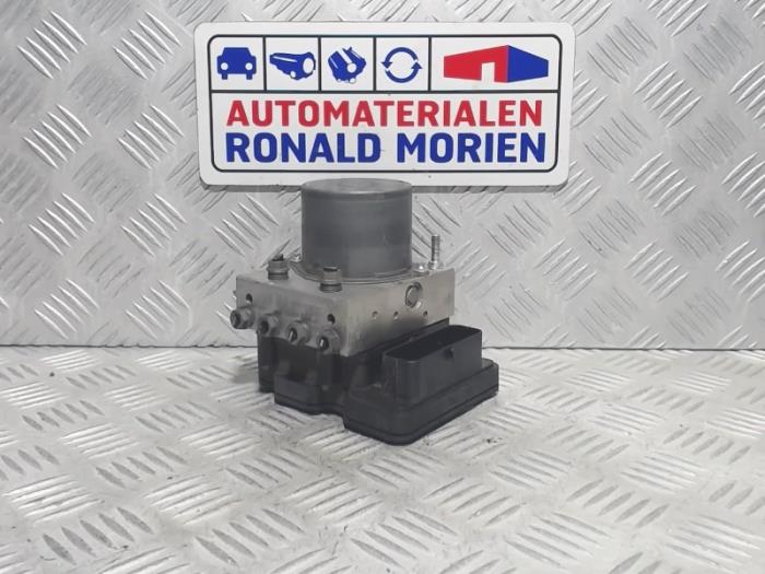 Gebruikte ABS Pomp Volkswagen Polo V (6R) 1.8 GTI 16V Prijs € 35,00 Margeregeling aangeboden door Automaterialen Ronald Morien B.V.