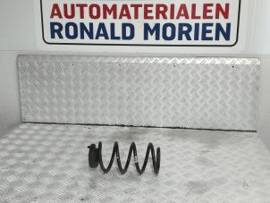 Gebruikte Schroefveer achter Mini Mini (F55) 1.5 12V Cooper Prijs € 29,00 Margeregeling aangeboden door Automaterialen Ronald Morien B.V.
