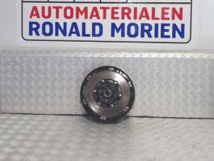 Gebruikte Dubbele massa vliegwiel Audi A4 Avant (B6) 2.0 20V Prijs € 95,00 Margeregeling aangeboden door Automaterialen Ronald Morien B.V.