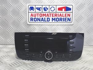 Gebruikte Radio CD Speler Fiat Punto Evo (199) 1.3 JTD Multijet 85 16V Euro 5 Prijs € 95,00 Margeregeling aangeboden door Automaterialen Ronald Morien B.V.