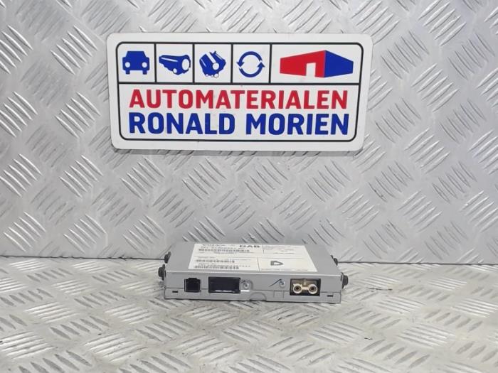 Gebruikte Radio module Volvo V40 Cross Country (MZ) 2.0 D2 16V Prijs € 49,00 Margeregeling aangeboden door Automaterialen Ronald Morien B.V.