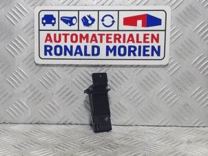 Gebruikte Luchtmassameter Opel Karl 1.0 12V Prijs € 24,00 Margeregeling aangeboden door Automaterialen Ronald Morien B.V.