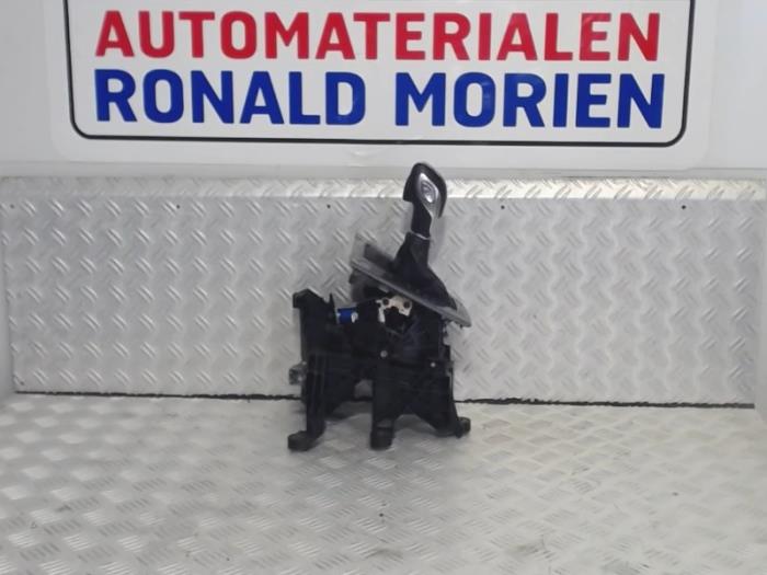 Gebruikte Versnellingspook Ford Focus 3 2.0 TDCi 16V 115 Prijs € 75,00 Margeregeling aangeboden door Automaterialen Ronald Morien B.V.