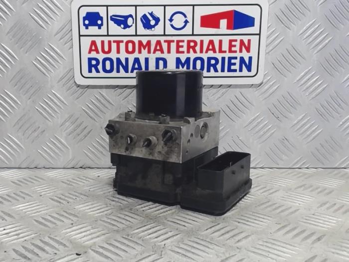 Gebruikte ABS Pomp Ford Focus 3 2.0 TDCi 16V 115 Prijs € 95,00 Margeregeling aangeboden door Automaterialen Ronald Morien B.V.