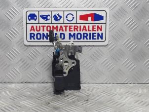 Gebruikte Deurslot Mechaniek 4Deurs rechts-achter Opel Karl 1.0 12V Prijs € 29,00 Margeregeling aangeboden door Automaterialen Ronald Morien B.V.