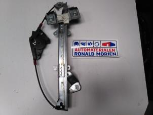 Gebruikte Raammechaniek 4Deurs links-voor Ford Fusion 1.4 16V Prijs € 19,00 Margeregeling aangeboden door Automaterialen Ronald Morien B.V.