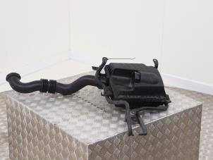 Gebruikte Luchtfilterhuis Opel Vivaro A Combi 2.0 CDTI Prijs € 39,00 Margeregeling aangeboden door Automaterialen Ronald Morien B.V.