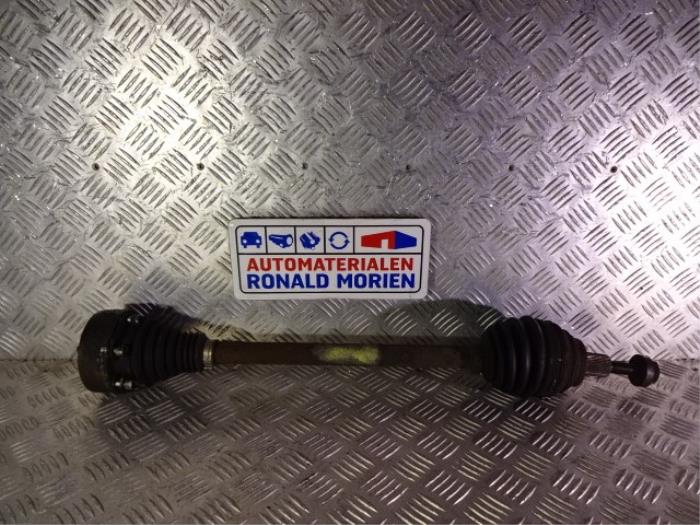 Gebruikte Aandrijfas links-achter Volkswagen Passat Variant 4Motion (3C5) 3.2 FSI V6 32V Prijs € 25,00 Margeregeling aangeboden door Automaterialen Ronald Morien B.V.