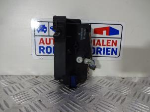 Gebruikte Deurslot Mechaniek 2Deurs rechts Opel Vivaro 2.5 DTI 16V Prijs € 40,00 Margeregeling aangeboden door Automaterialen Ronald Morien B.V.