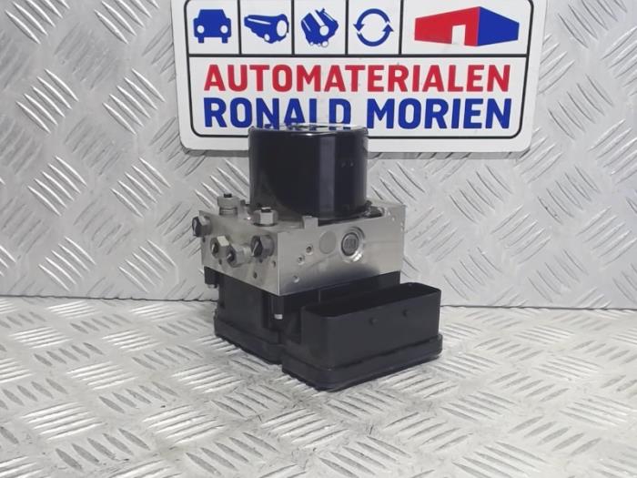 Gebruikte ABS Pomp Volvo V40 (MV) 1.5 T2 16V Geartronic Prijs € 45,00 Margeregeling aangeboden door Automaterialen Ronald Morien B.V.