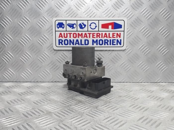 Gebruikte ABS Pomp Opel Vivaro A Combi 2.0 CDTI Prijs € 125,00 Margeregeling aangeboden door Automaterialen Ronald Morien B.V.