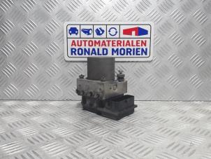 Gebruikte ABS Pomp Opel Vivaro A Combi 2.0 CDTI Prijs € 125,00 Margeregeling aangeboden door Automaterialen Ronald Morien B.V.